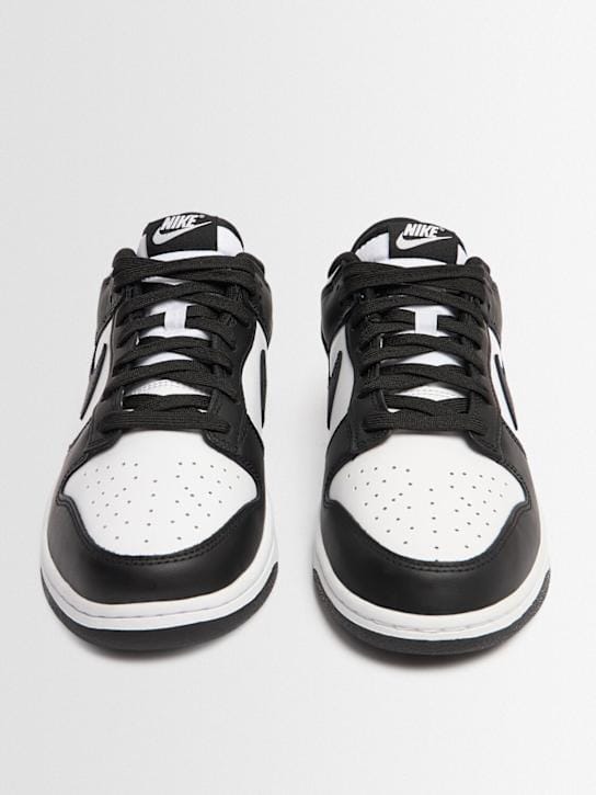 Nike: Low-top sneakers with lace-up fastening
