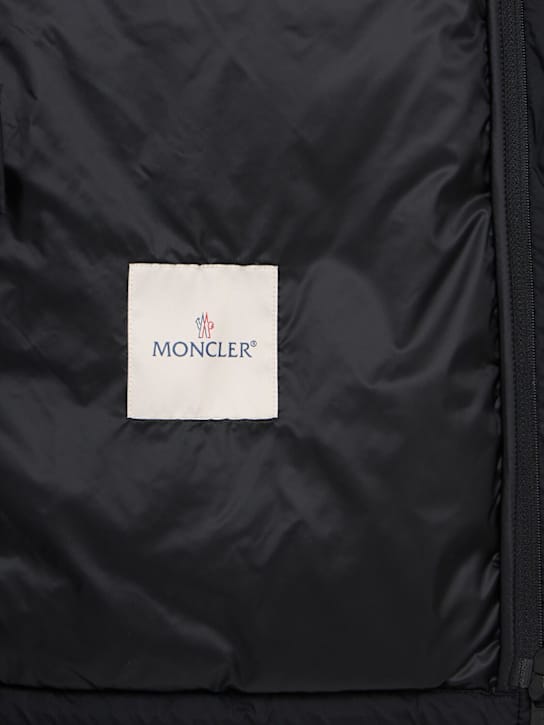 Moncler: 短款羽绒夹克，带领子