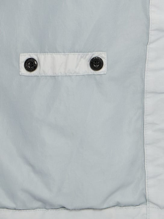 Stone Island: 带帽夹克，拉链闭合