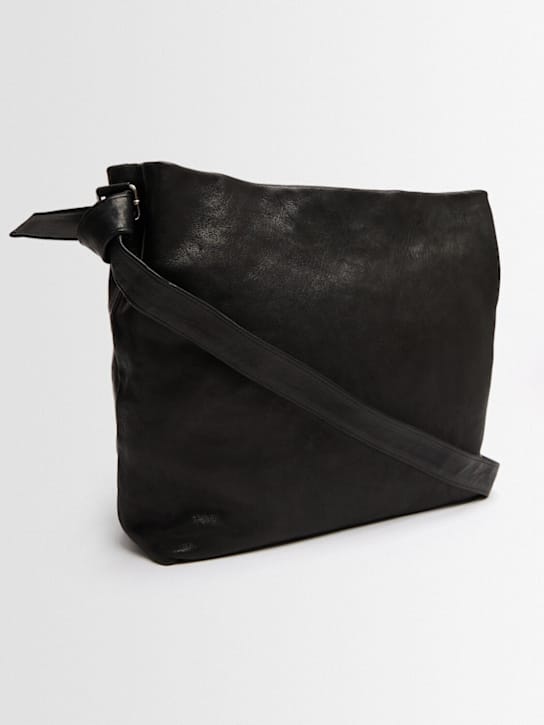 Ann Demeulemeester: 柔软的翻盖肩包