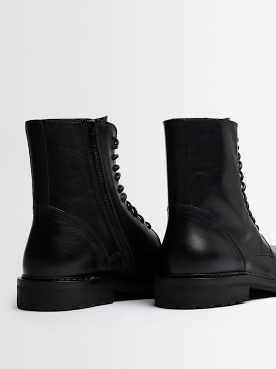 Ann Demeulemeester: 系带骑士风格 ankle boots