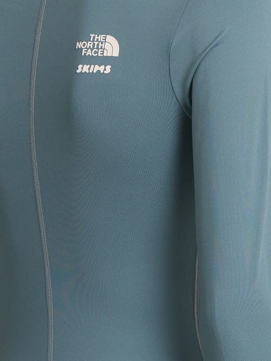 The North Face: 高领修身运动套装