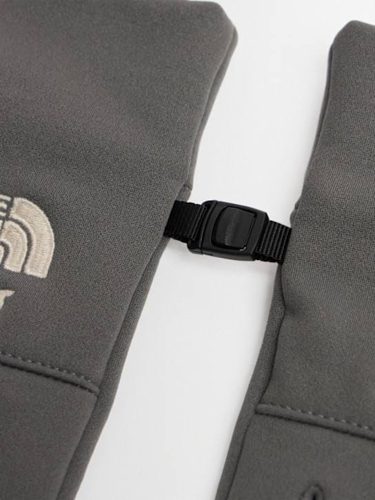 The North Face: 全指设计手腕手套