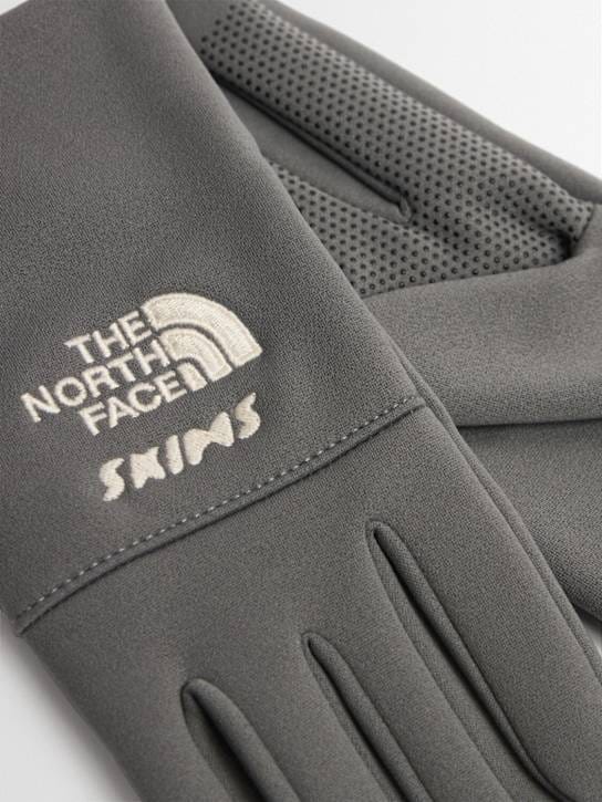 The North Face: 全指设计手腕手套