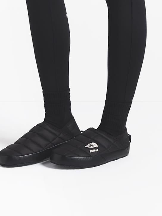 The North Face - 封闭式拖鞋