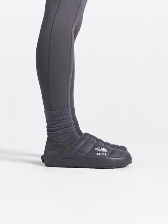 The North Face - 封闭式拖鞋