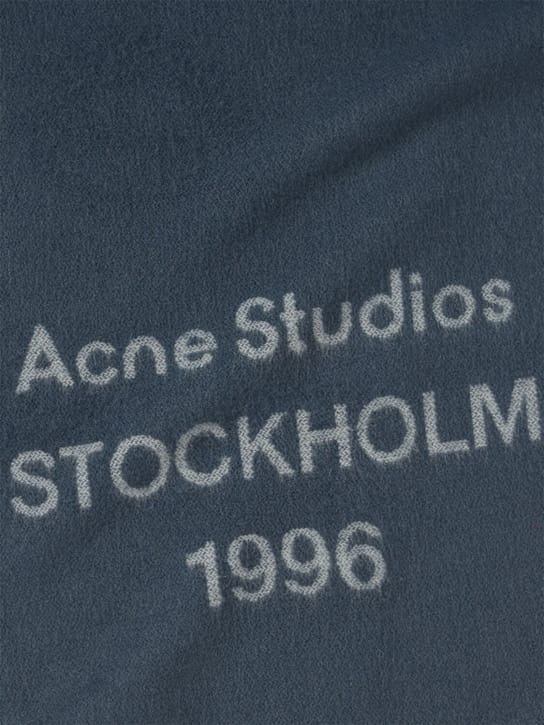 Acne Studios: 流苏围巾
