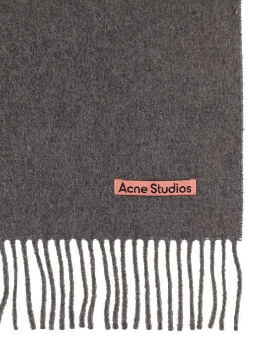 Acne Studios: 带流苏的矩形围巾