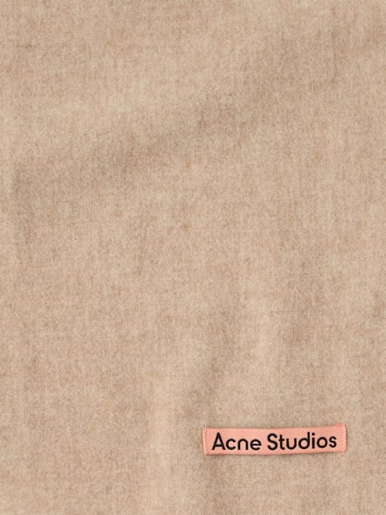 Acne Studios: 带流苏的矩形围巾