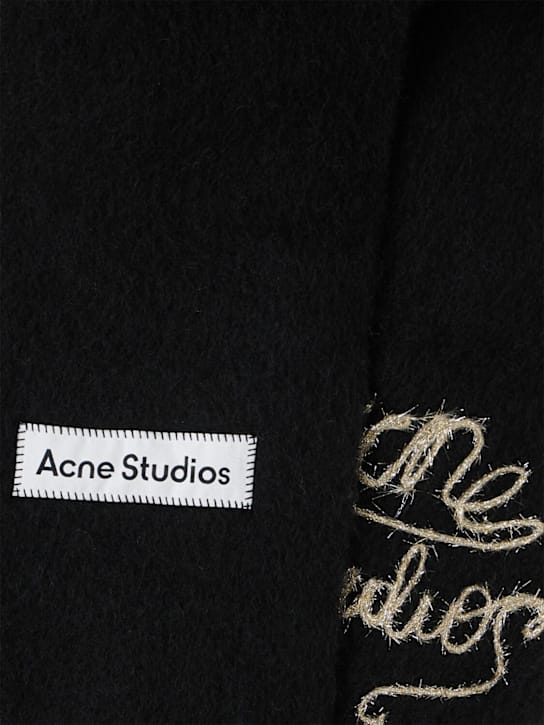 Acne Studios: 带流苏的矩形围巾