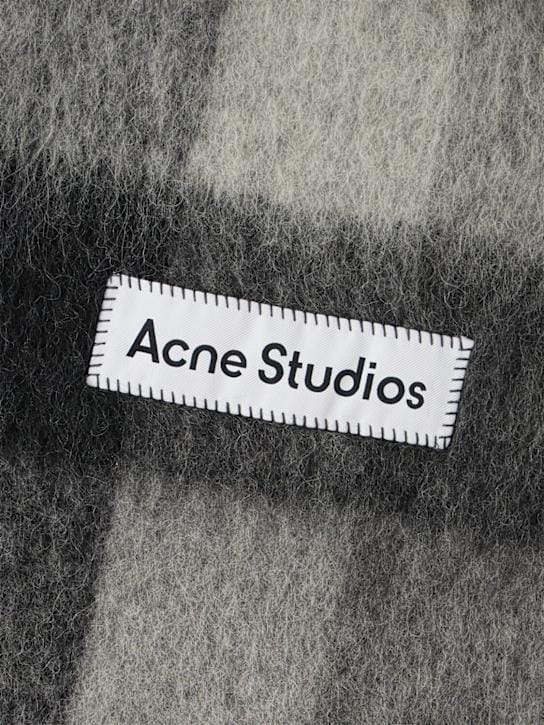 Acne Studios: 流苏围巾