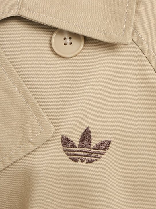 adidas Originals: 双排扣带腰带的外套