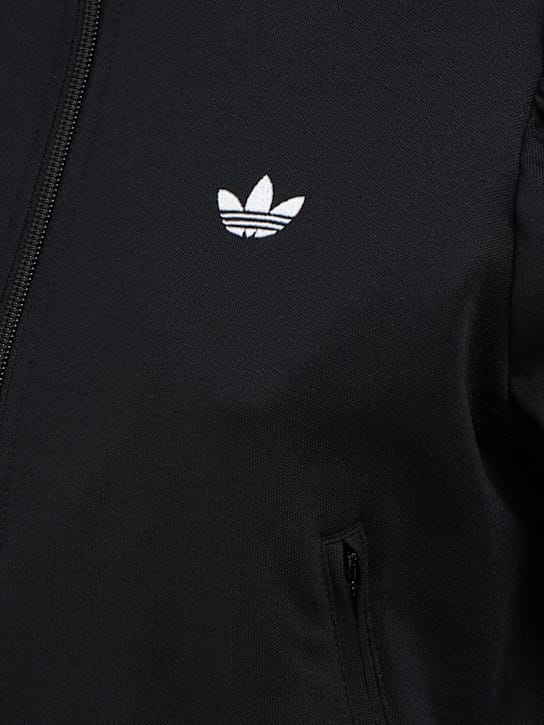 adidas Originals: 带拉链和蓬松袖子的连帽衫