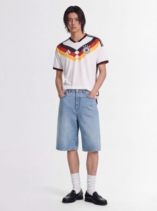 adidas Originals - V领T恤，带有图形细节