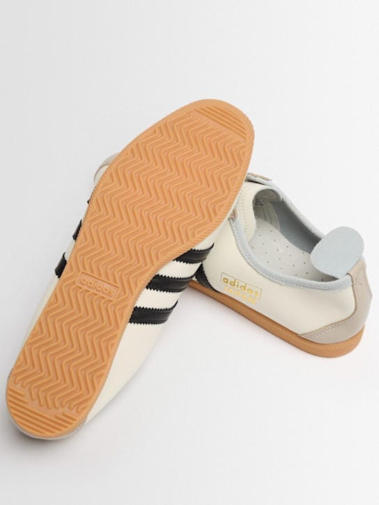 adidas Originals: 低帮鞋，带有对比细节