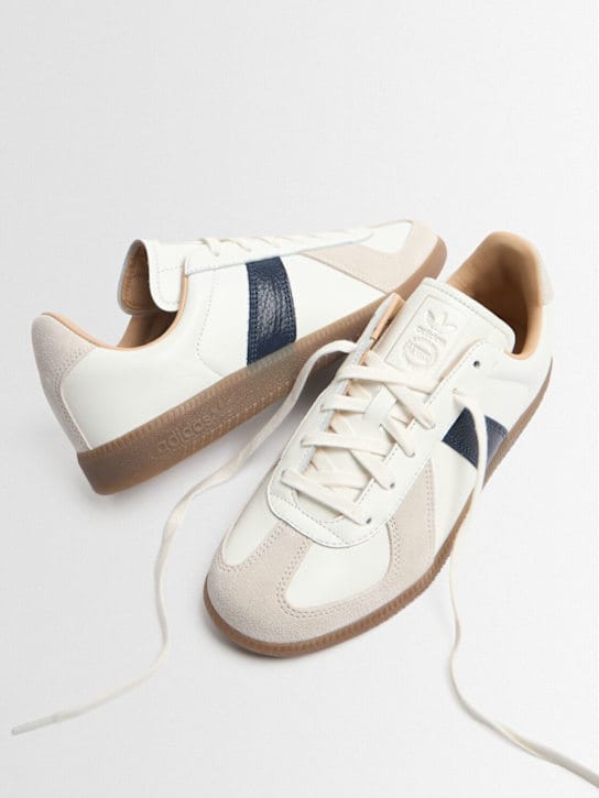 adidas Originals - 低帮运动鞋带侧面插片