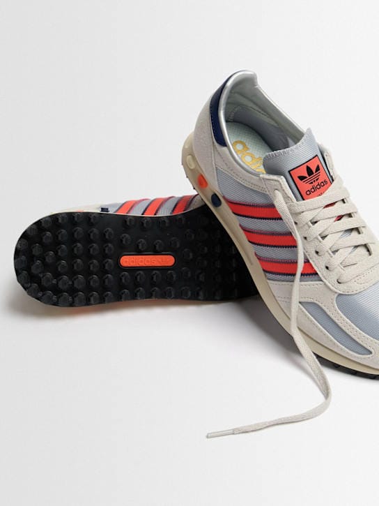 adidas Originals: 低帮厚底运动鞋