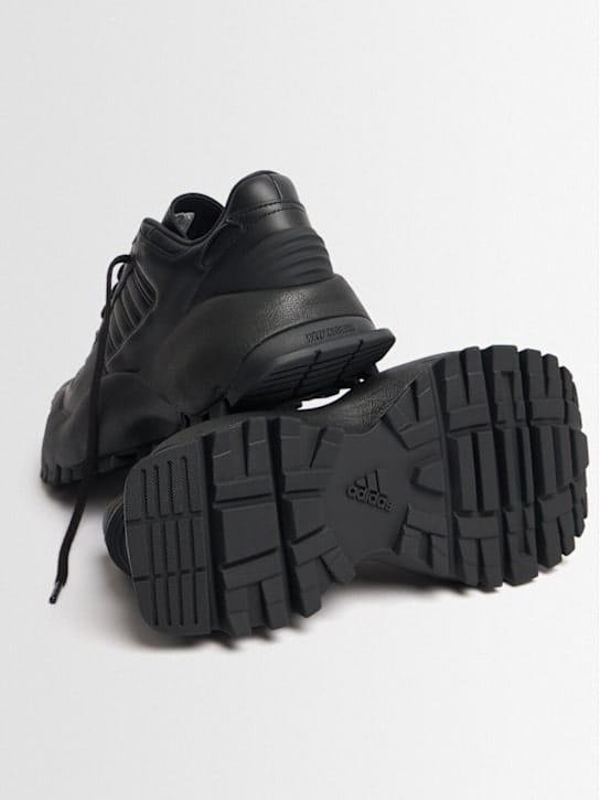 adidas Originals: 低帮厚底运动鞋