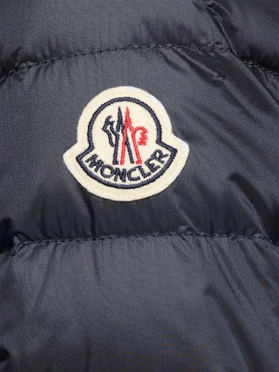 Moncler: 带领短羽绒服