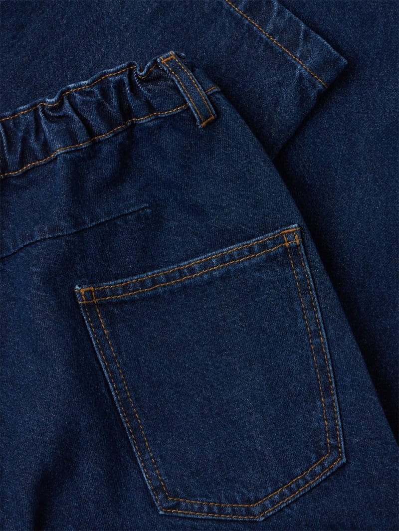 Main Story: Jeans in cotone biologico a vestibilità ampia