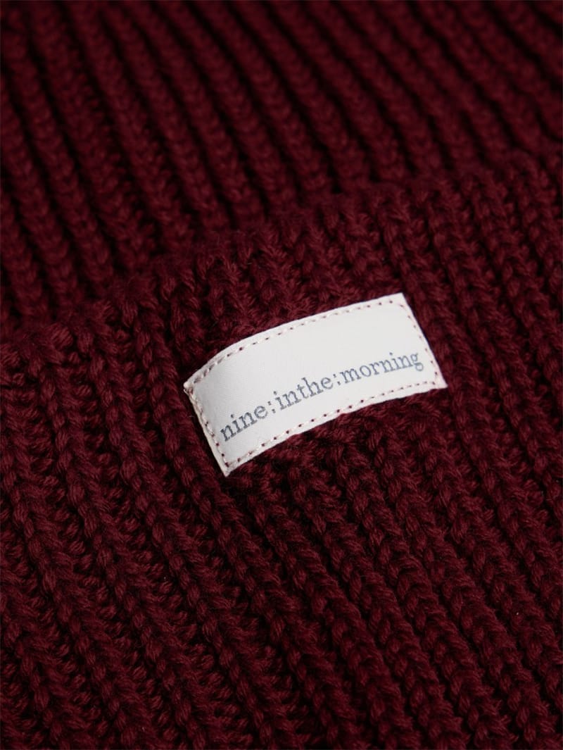Nine In The Morning: Rippstrickmütze mit Umschlag