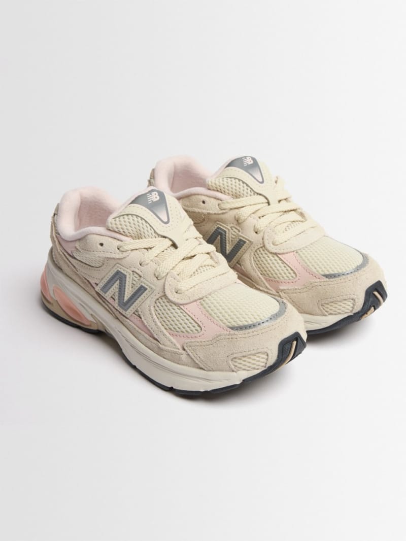 New Balance - 带有装饰侧面板的运动鞋