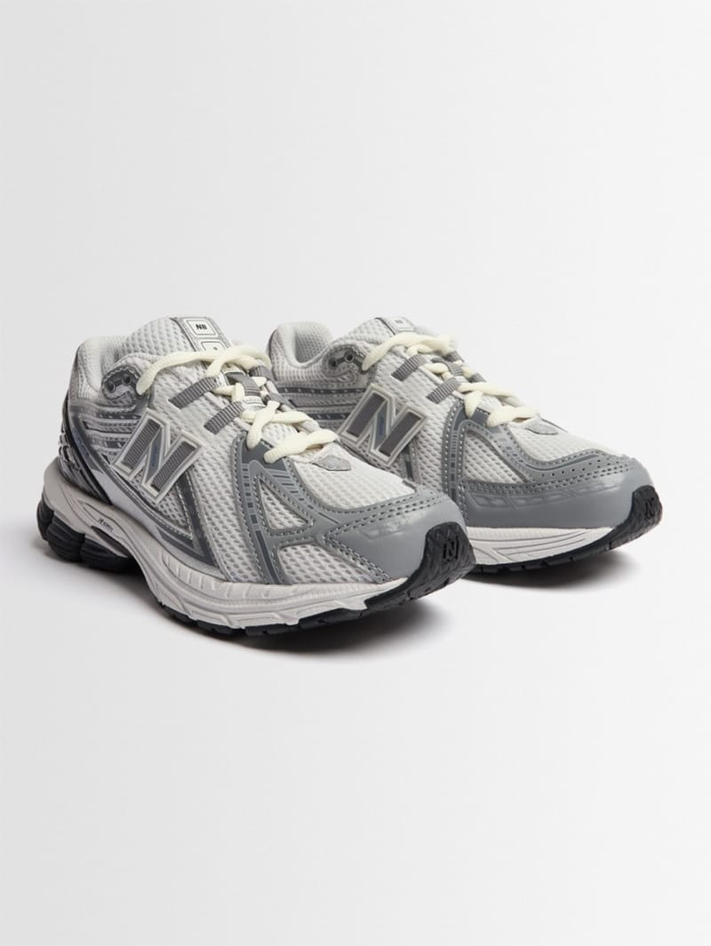 New Balance: 860 跑步鞋