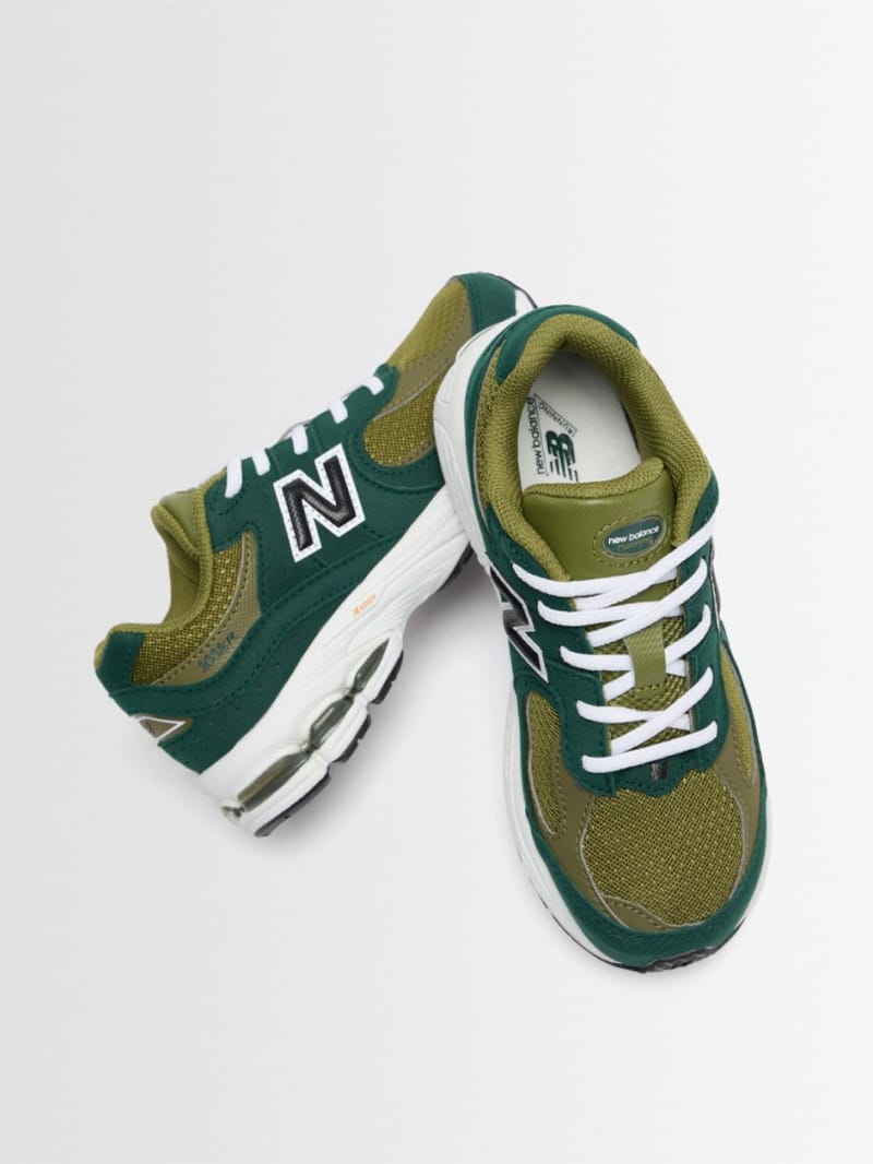 New Balance - 厚底运动鞋，带有拼接鞋面
