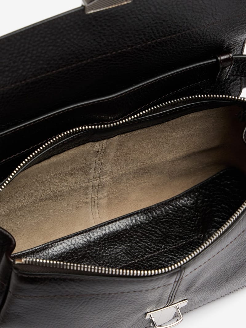 Lemaire: Schultertasche Small Gear aus genarbtem Leder