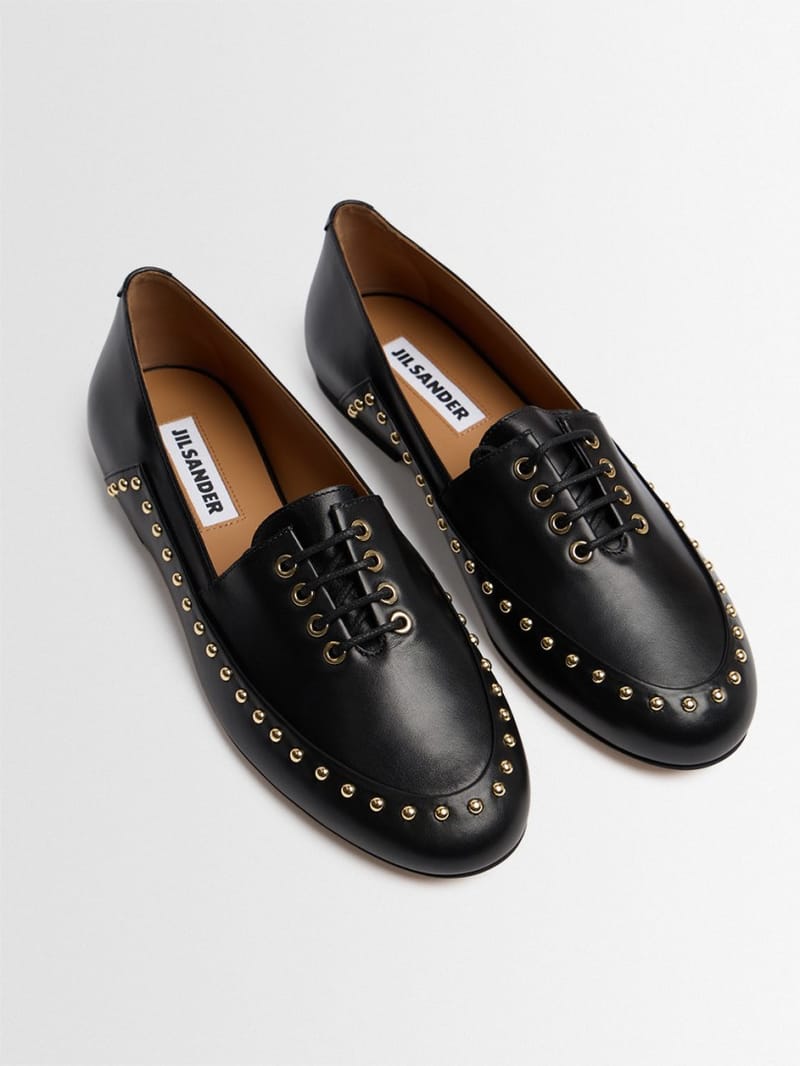 Jil Sander: Elyss Nietenkalbsleder Slipper