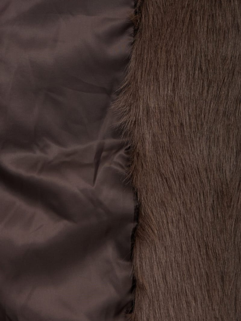 LA PISCINE: Faux-fur