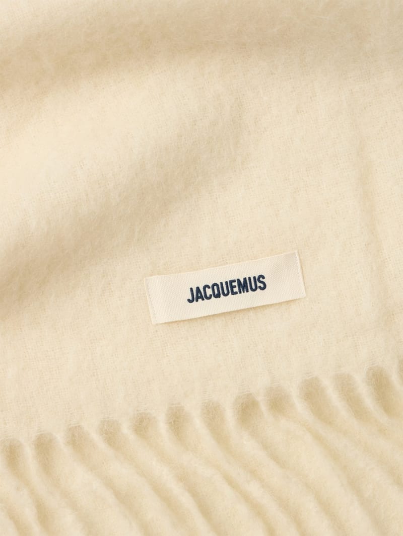 Jacquemus: L'echarpe carro