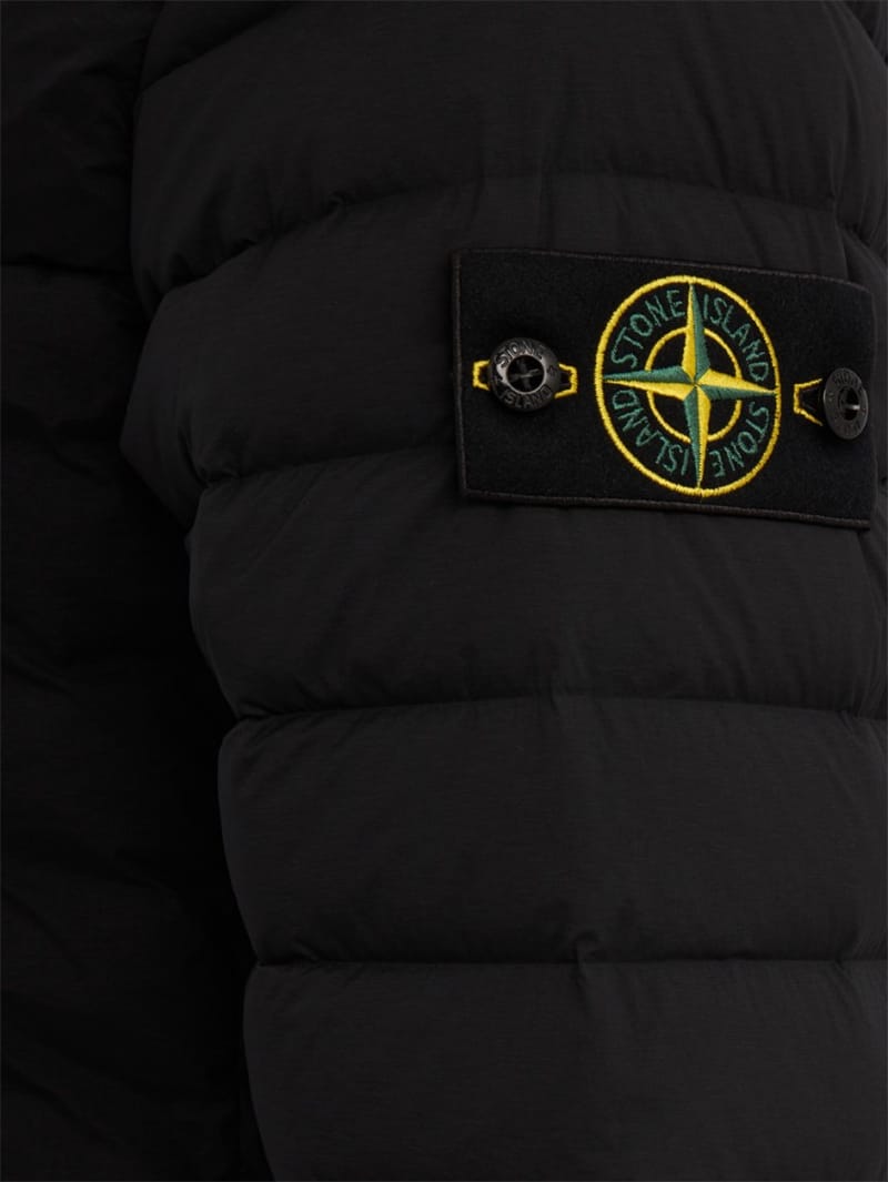 Stone Island: 轻量化绗缝尼龙羽绒夹克