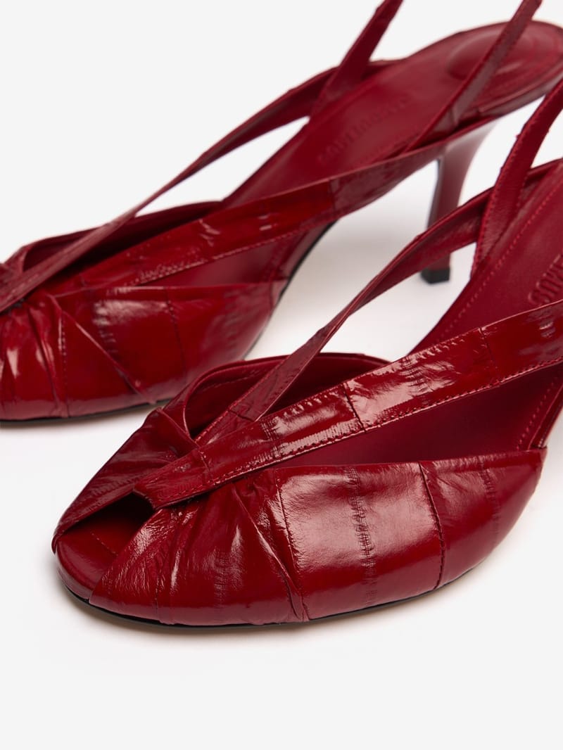 Jacquemus: Patent leather slingback sandals Poisson
