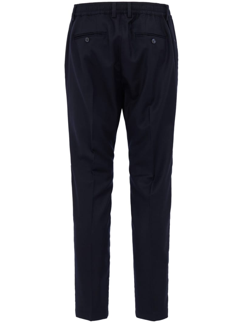 CRUNA: 单褶修身 tapered fit 配有弹性材料