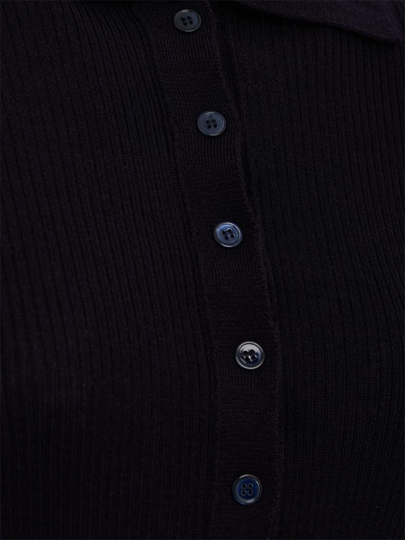 CRUNA: Slim fit lightweight knit sweater