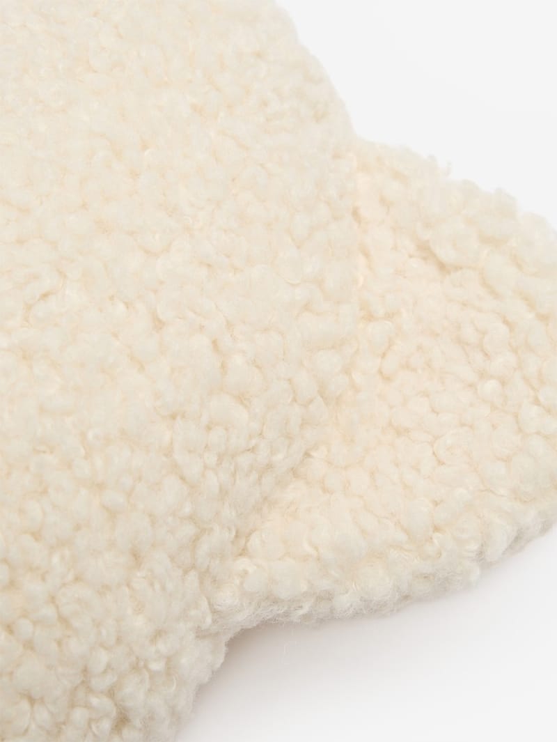 WIGIWAMA: Teddy-effect bear cushion