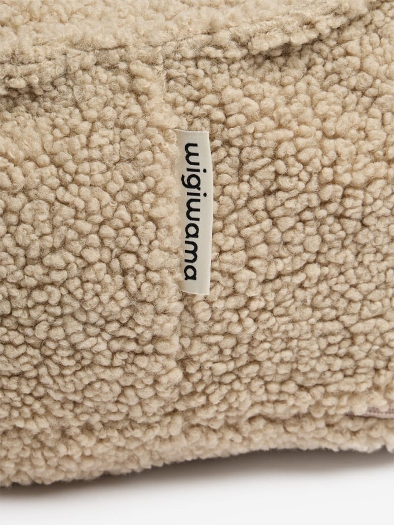WIGIWAMA: Bären-Sitzsack aus Teddystoff