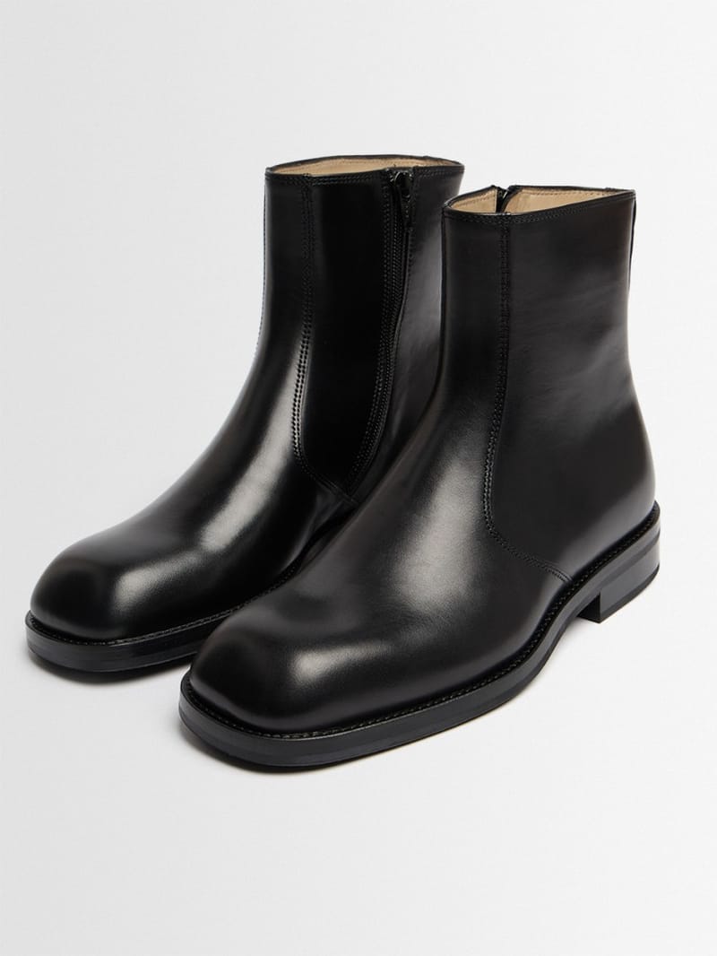 Lemaire: 圆头裸露边缘 ankle boots