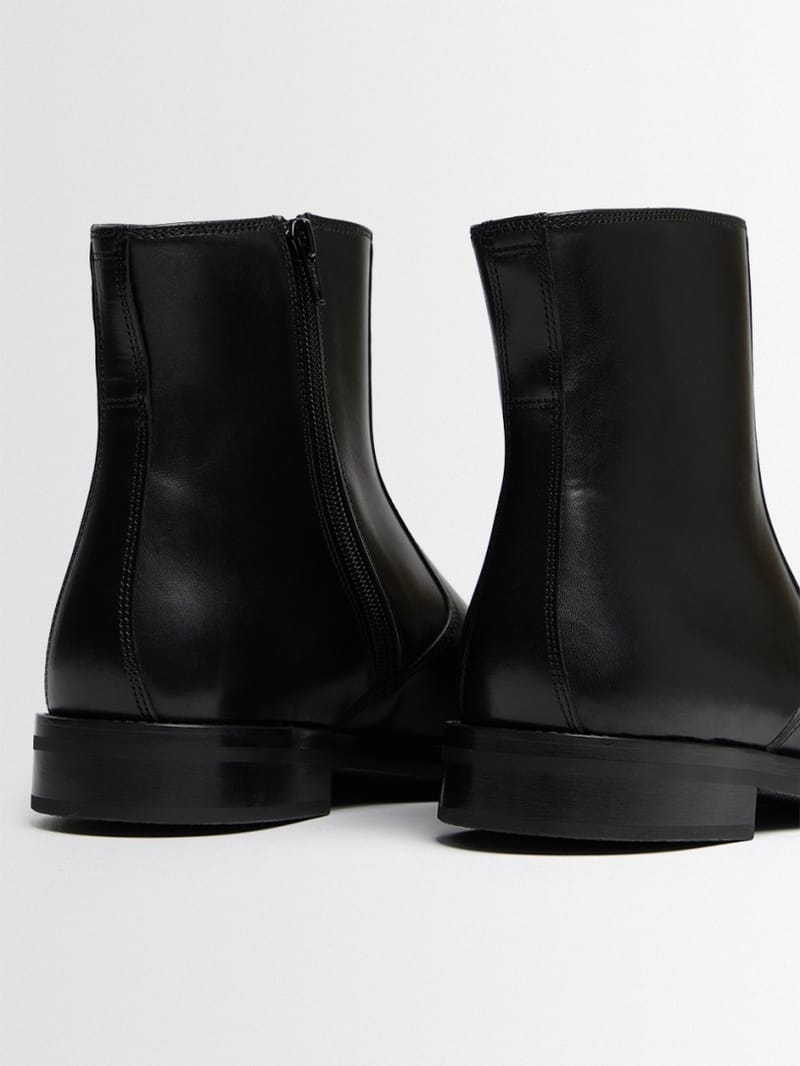 Lemaire: 圆头裸露边缘 ankle boots