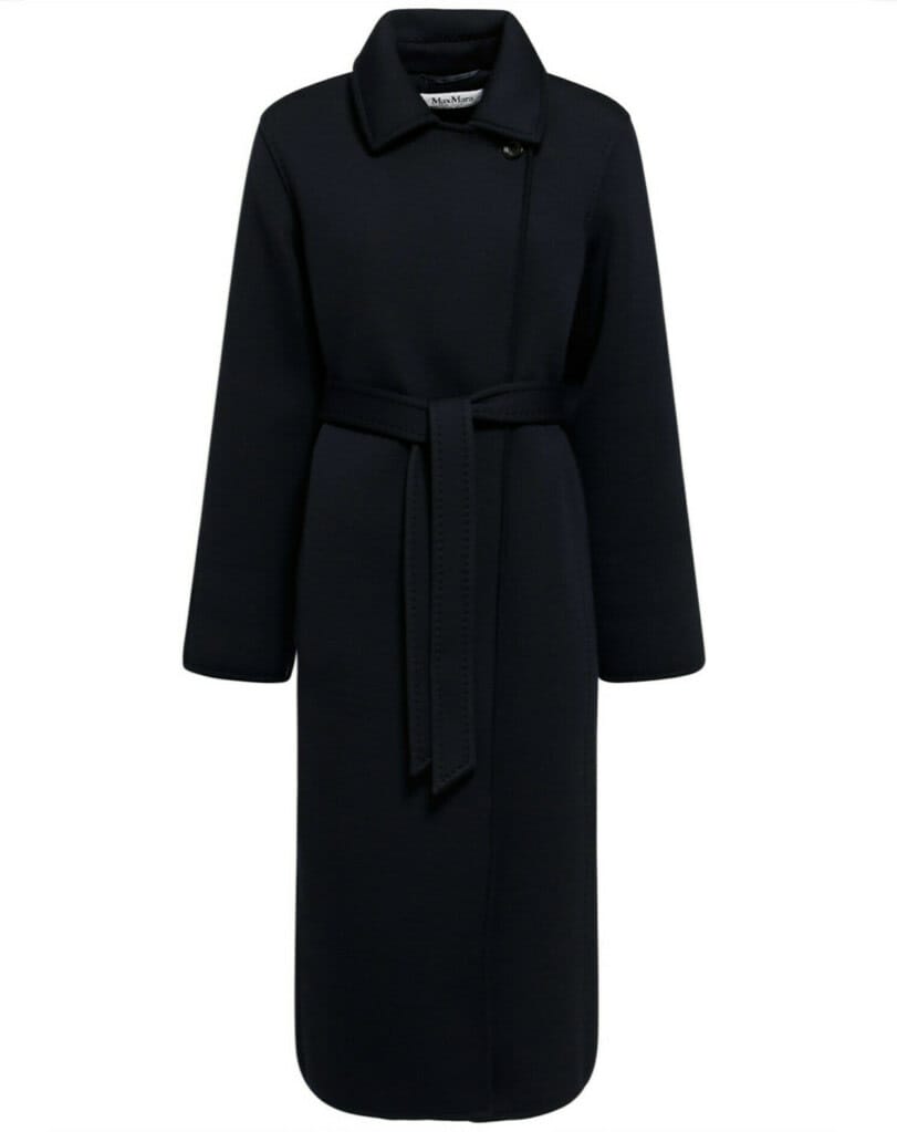 The model Manuela of Max Mara coats
