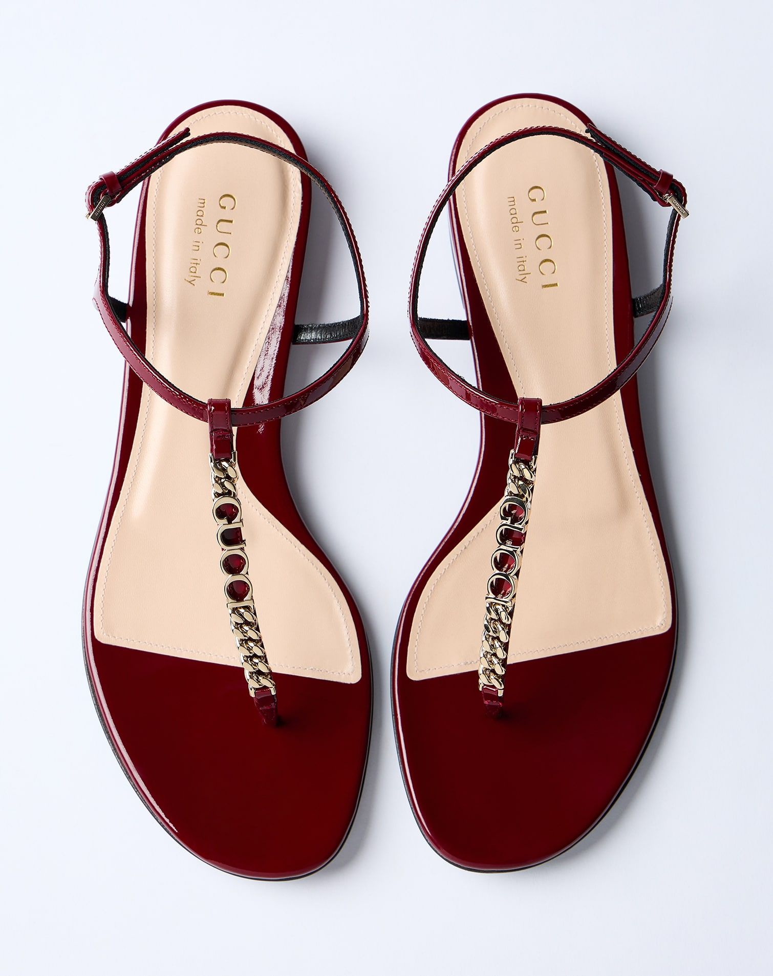 Flat patent leather Gucci sandals with jewel logo detail