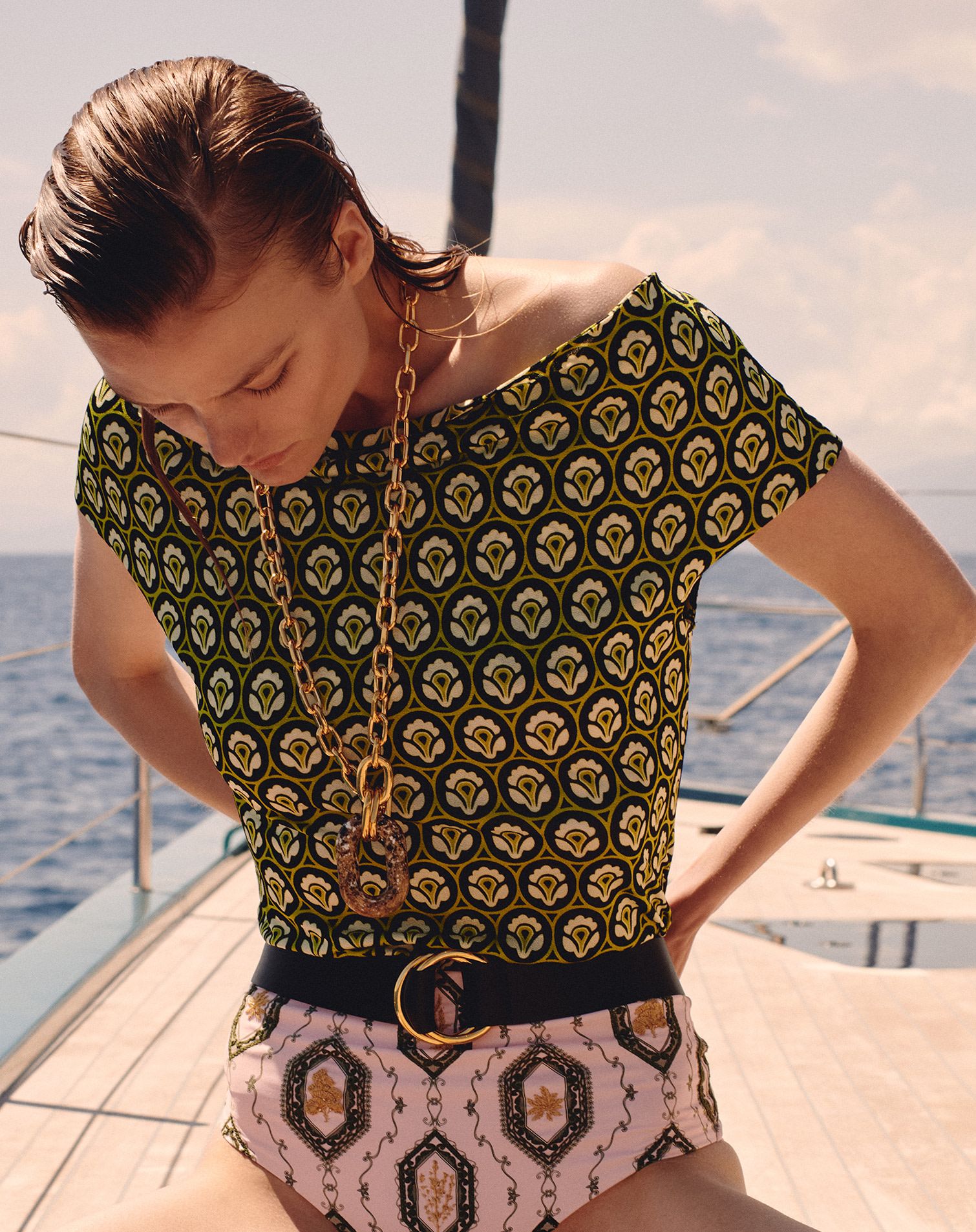 Model with swimwear and long gold bold chain